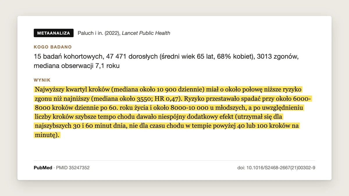 Plansza badania Paluch i in. 2022, Lancet Public Health: u osób poniżej 60 lat ryzyko zgonu przestawało spadać przy około 8000-10 000 kroków dziennie, a po 60. roku życia przy około 6000-8000.